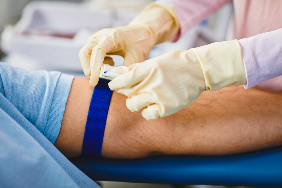 JAK PRZYGOTOWAĆ SIĘ NA POBRANIE KRWI?